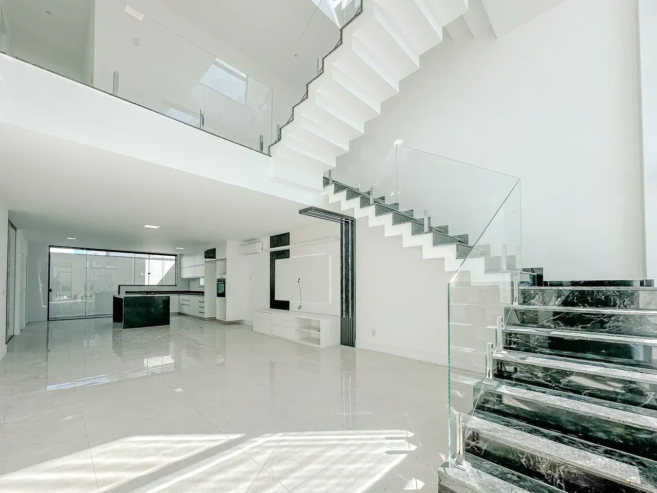 4-suite house with 6 bathrooms, 370 m² and 3 parking — photo 3