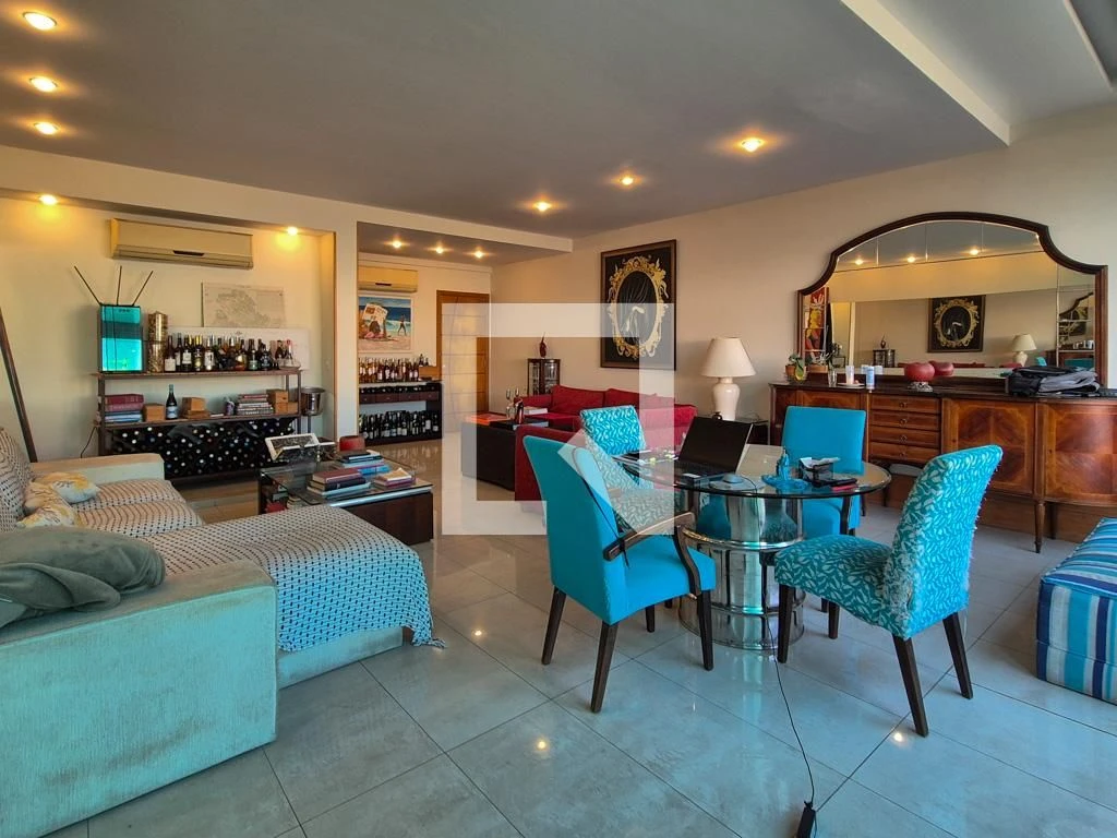 Furnished apartment with 5 en-suite bedrooms and terrace — photo 35