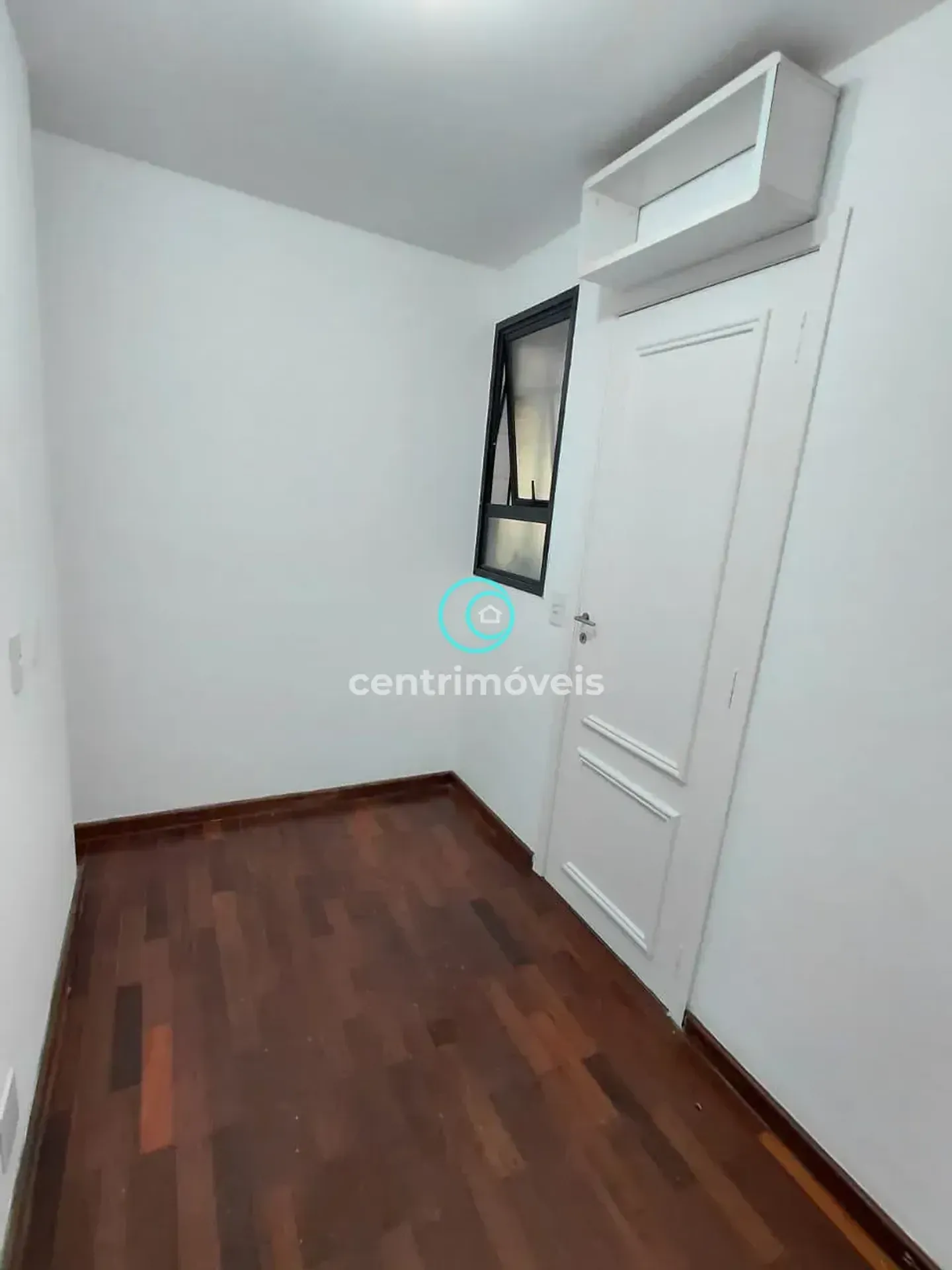 3-bedroom apartment with a walk-in closet — photo 36
