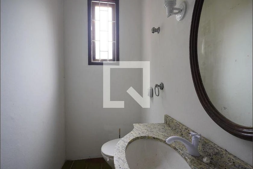 House with 7 bedrooms and 3 en-suites at 350 m² — photo 20