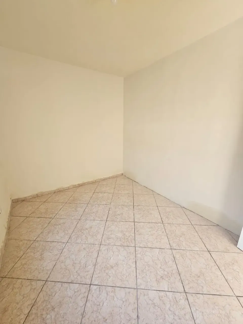1-bedroom house with 1 bathroom no parking included — photo 4