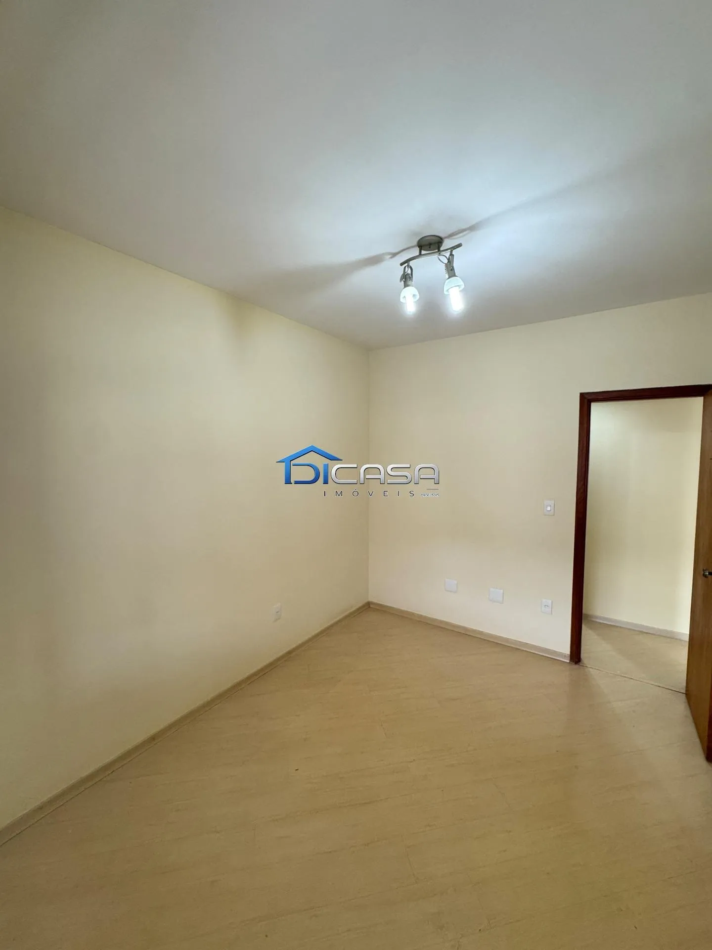 2-bedroom apartment with a walk-in closet — photo 40