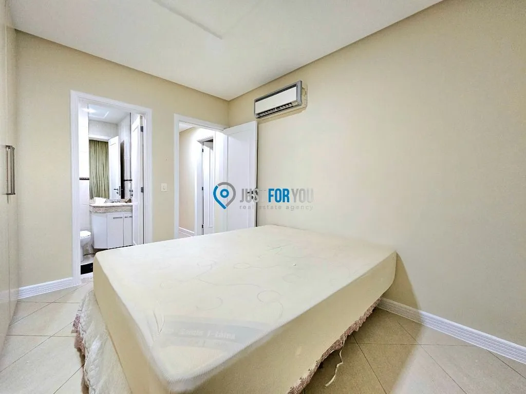 House with 5 bedrooms, 300 m² and a closed gas kitchen — photo 32