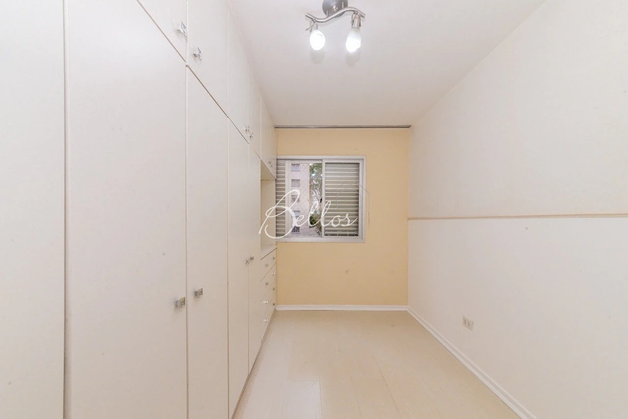 3-bedroom apartment with a bathtub — photo 4