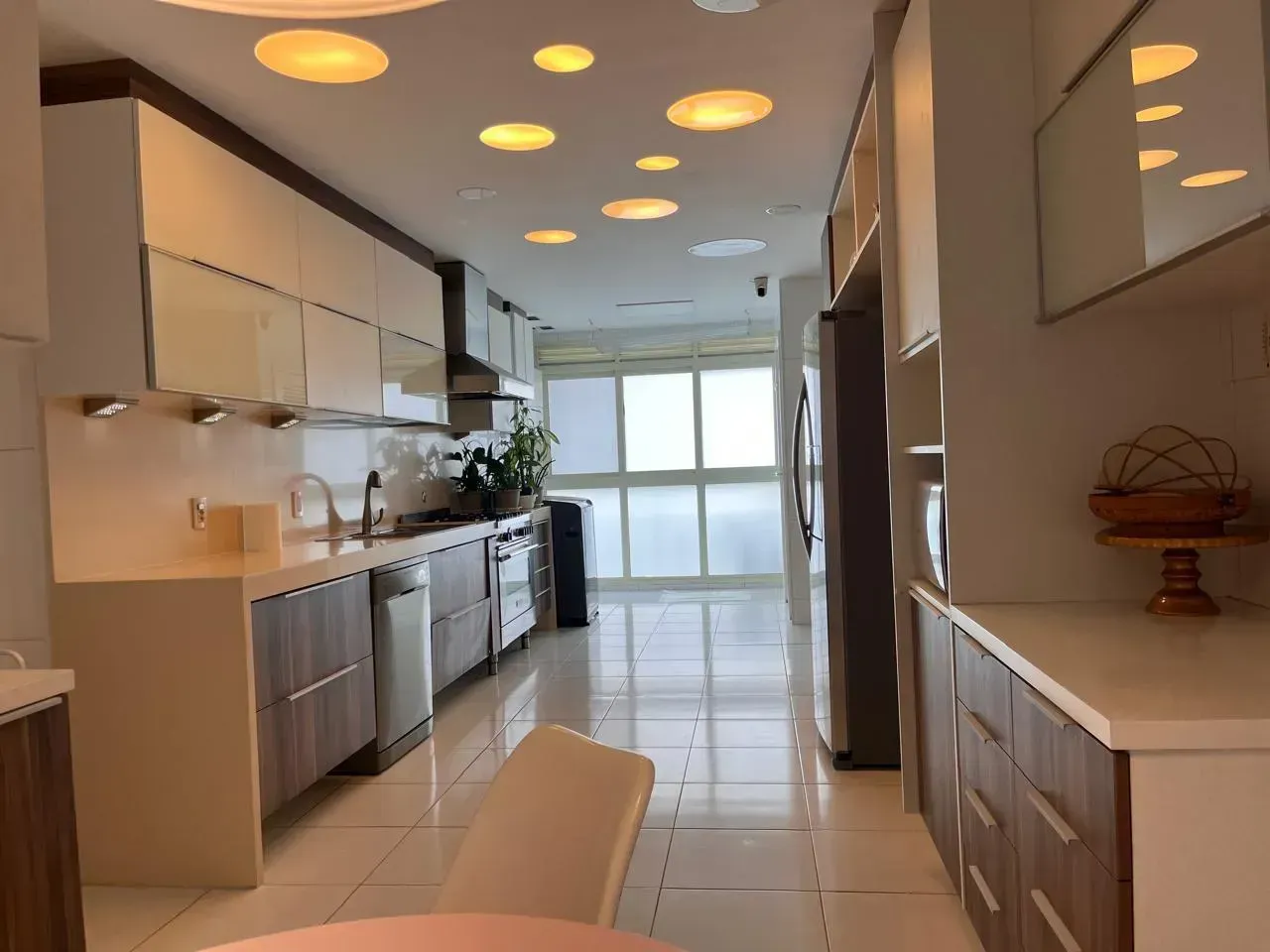 Furnished apartment with 4 bedrooms and 3 bathrooms — photo 17