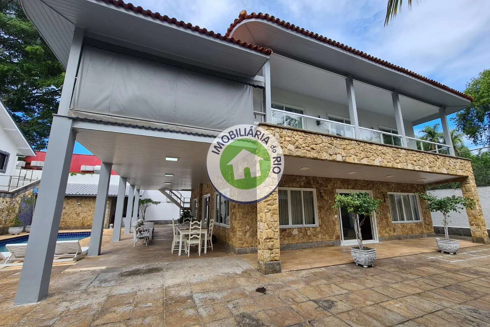 House with 5 bedrooms and 5 bathrooms plus 4 parking spaces — photo 48