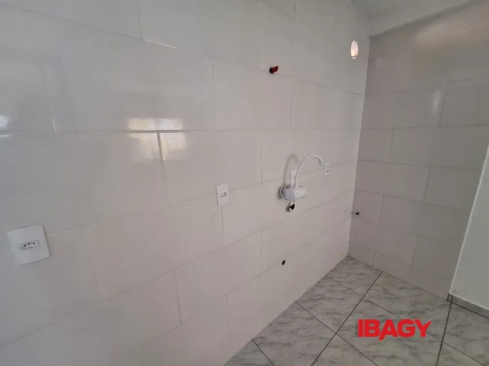 2-bedroom apartment with a separate closed kitchen — photo 5