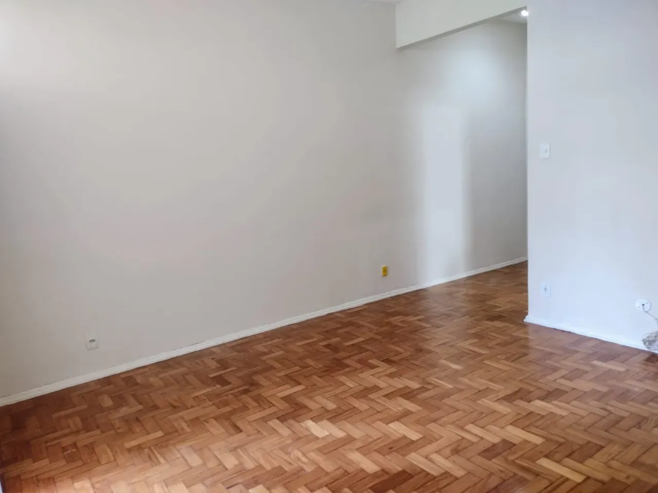 Apartment on the 4th floor with wood or laminate floors — photo 8