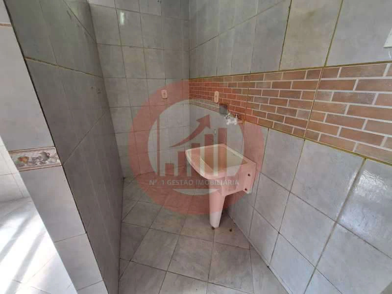 2-bedroom, 1-bath rental with no parking space — photo 29