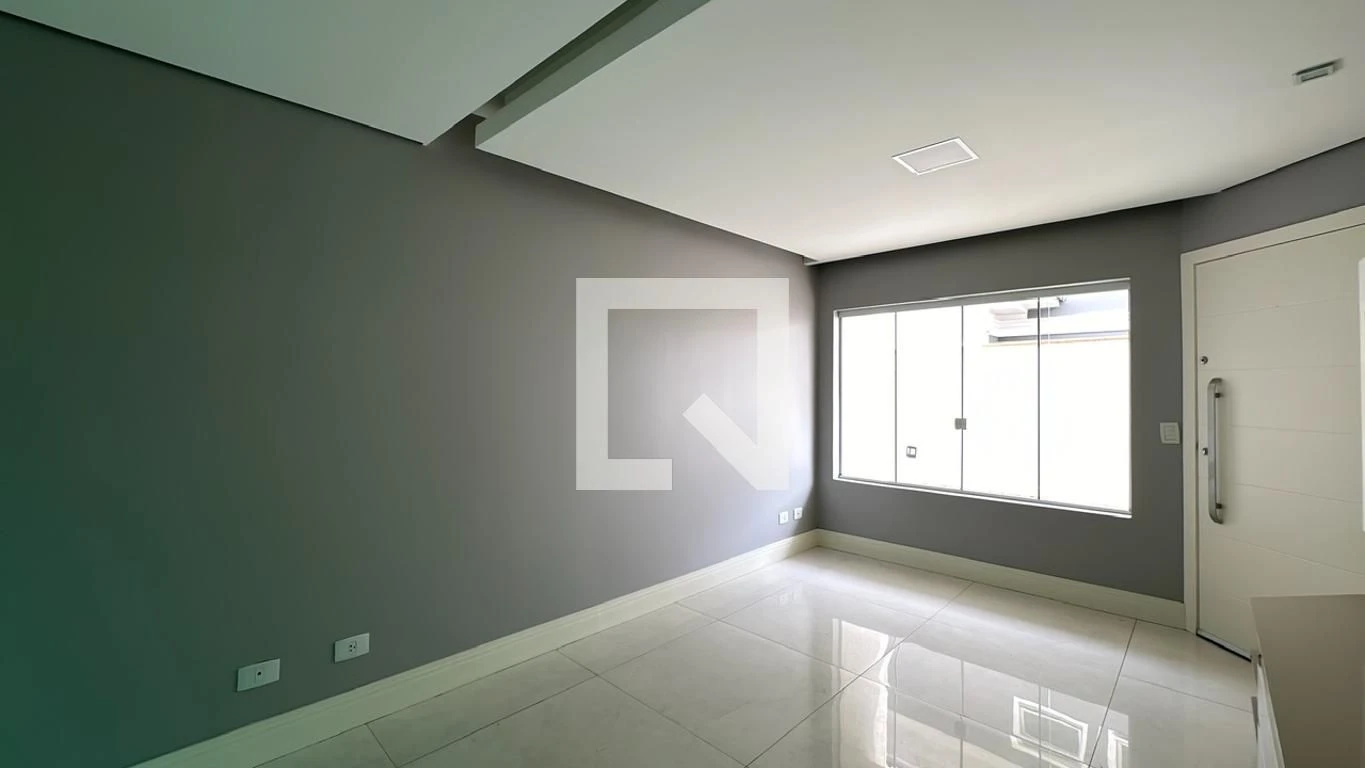 3-bedroom house with a glass-enclosed balcony in Curitiba — photo 36