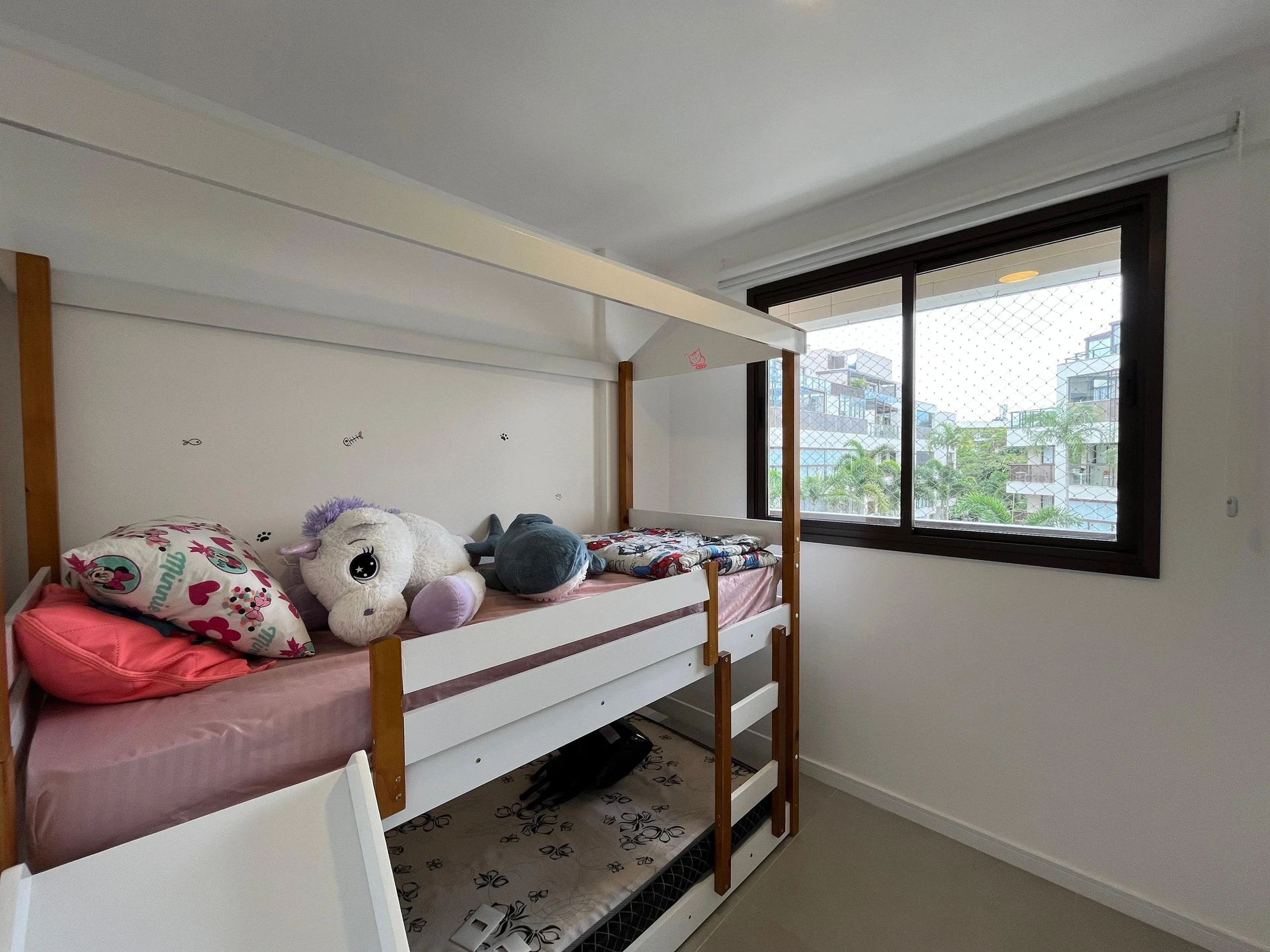 Furnished apartment, 89 m², with a glass-enclosed balcony — photo 32