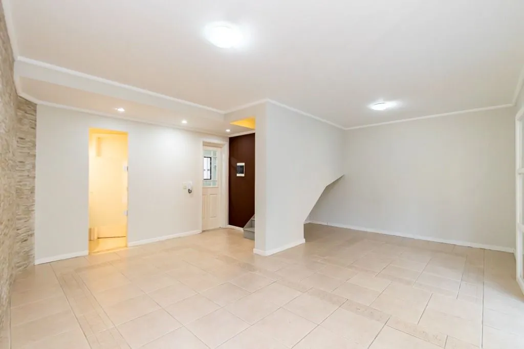 Unfurnished house with 4 bedrooms and 150 m² — photo 2