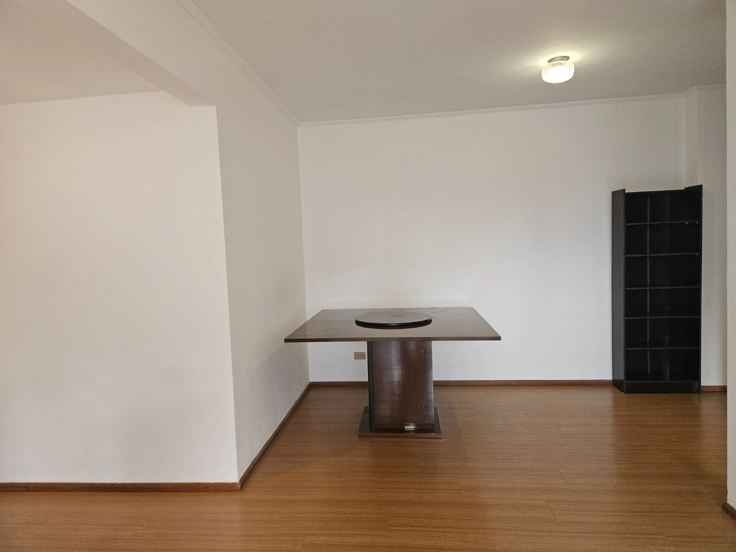 Wood or laminate floors in a one-bedroom apartment, 51 m² — photo 11