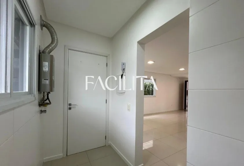 Casa com 3 quartos e cozinha americana com fogão — photo 40