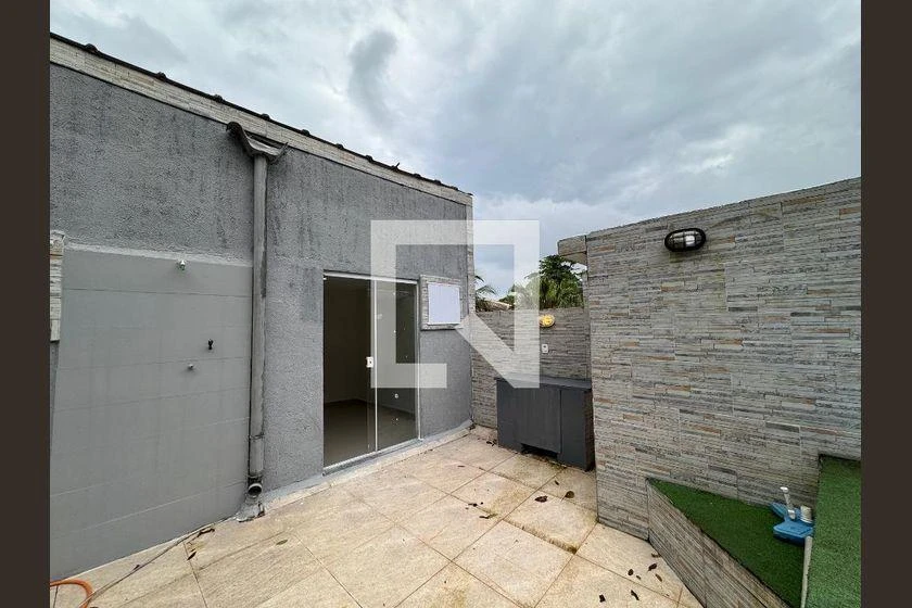 Balcony with a grill in a 2-bedroom house, 165 m² — photo 30