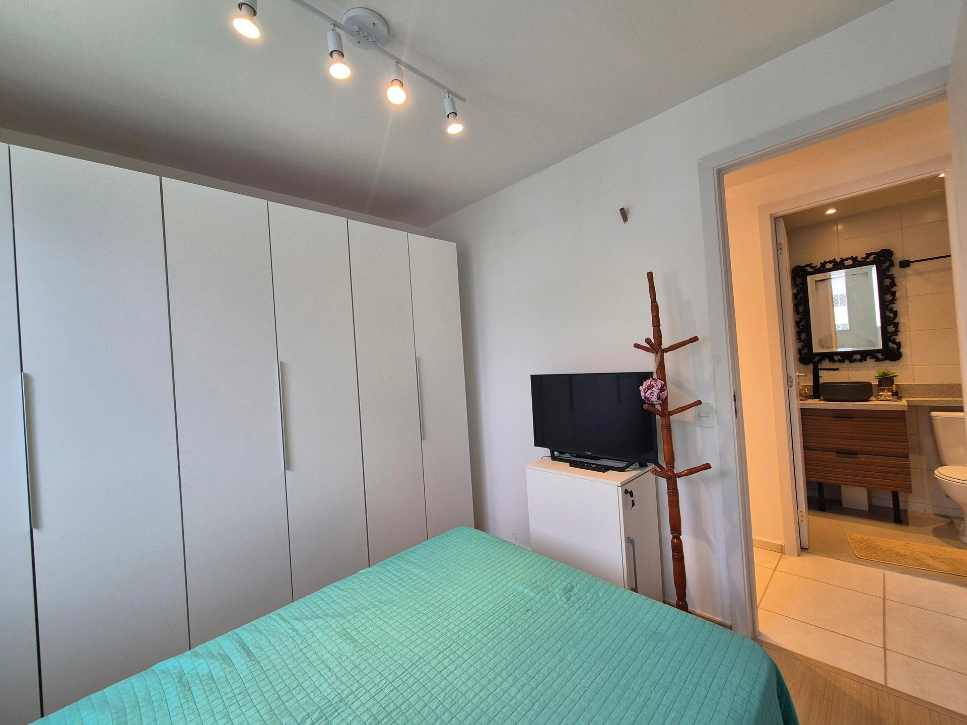 2-bedroom apartment with a home office — photo 6