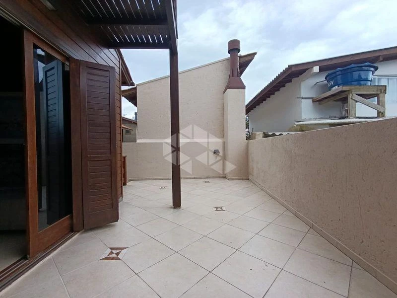 Casa de 3 dormitorios con balcón gourmet en Florianópolis — photo 24