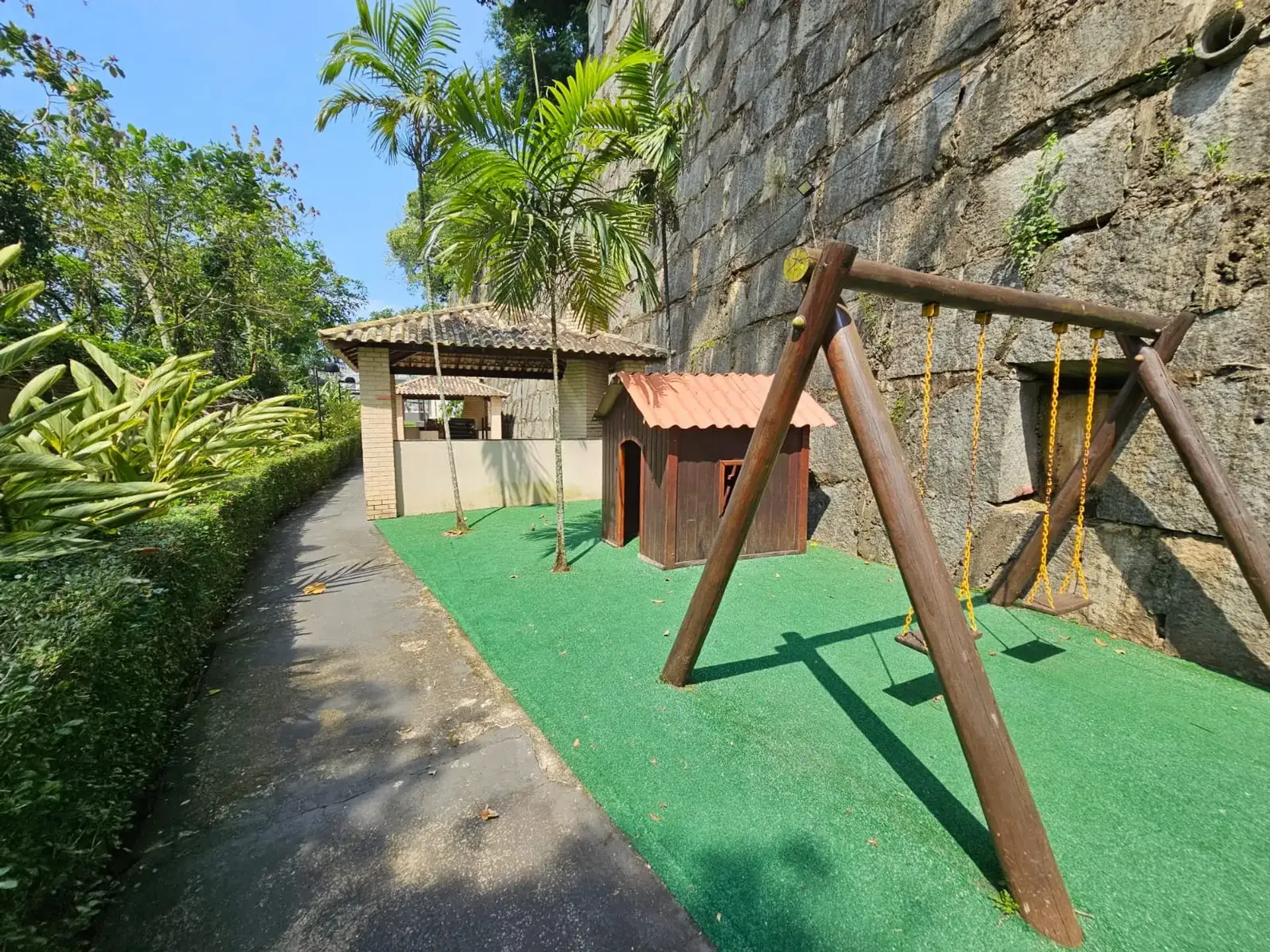 Furnished 206 m² house with 5 bedrooms and 5 baths — photo 45