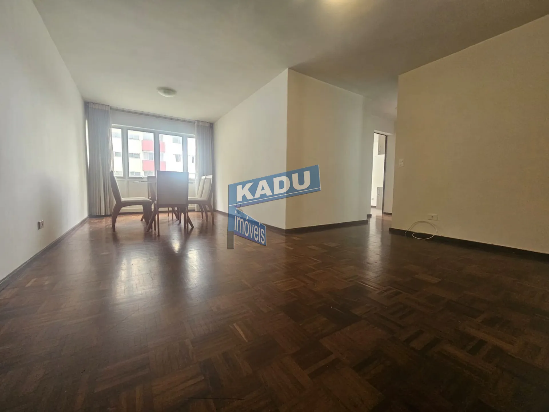 3-bedroom apartment with wood or laminate floors in Curitiba — photo 10