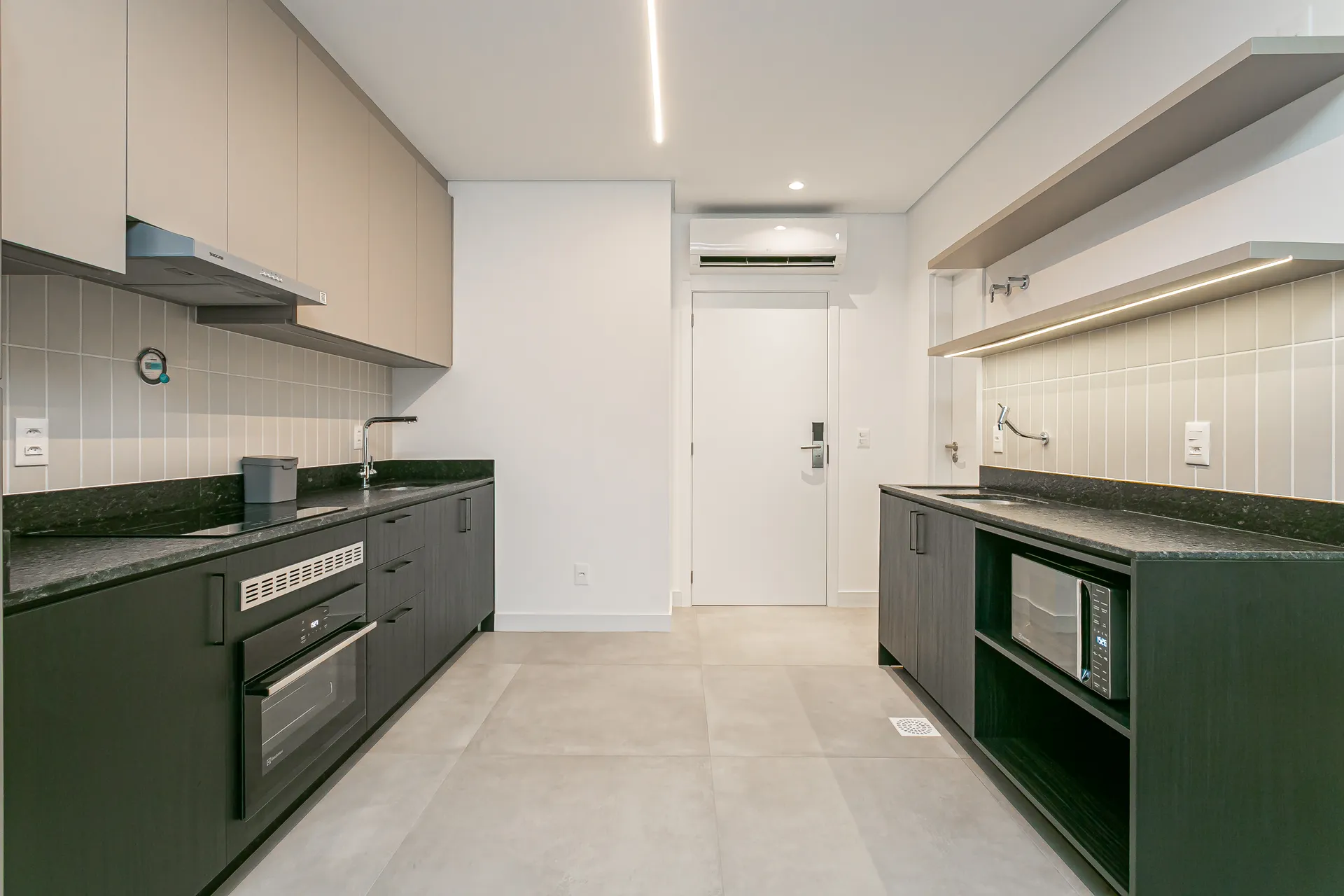 59 m² furnished studio with an integrated open-plan kitchen — photo 12