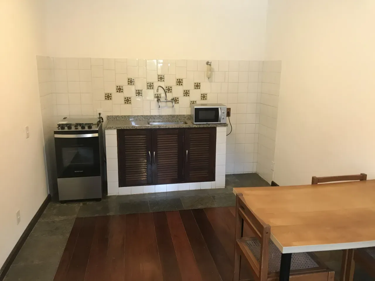 One-bedroom apartment in a building with a pool — photo 2