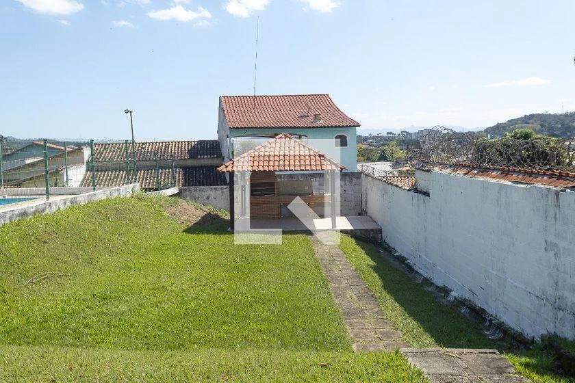2-bedroom apartment in a building with a pool — photo 5