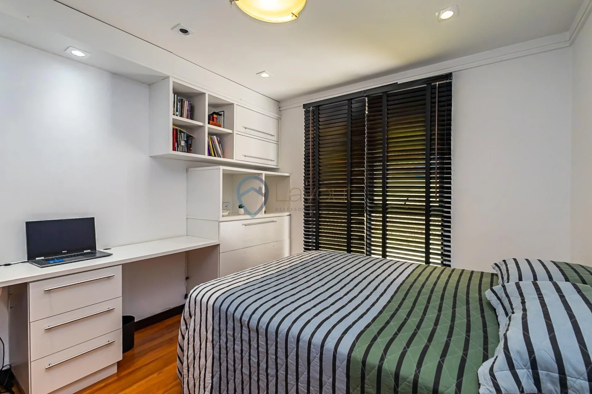 Рабочее место и 4 спальни: дом 381 м² — photo 27