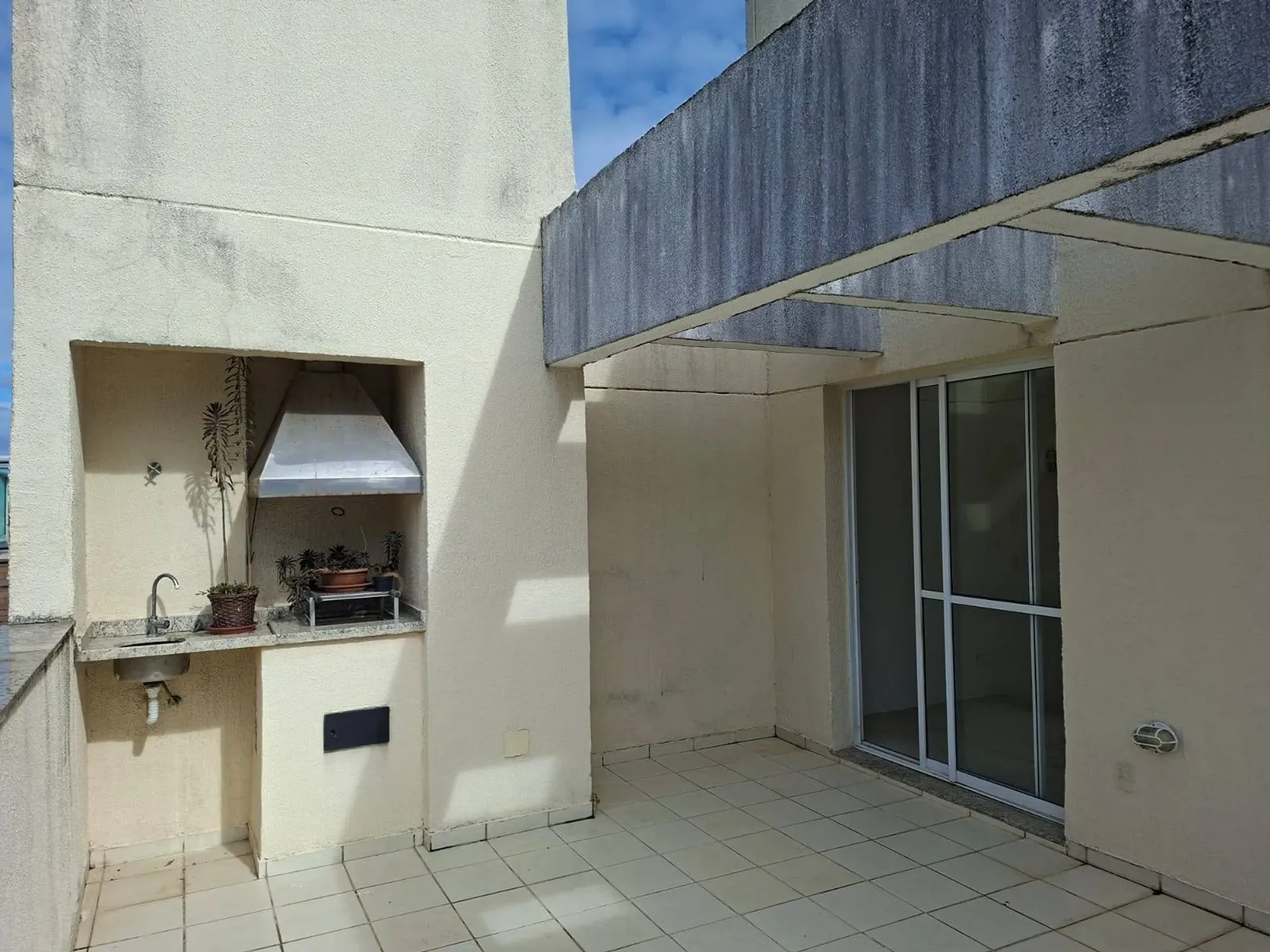 Apartamento sem mobília com 3 quartos e varanda — photo 33