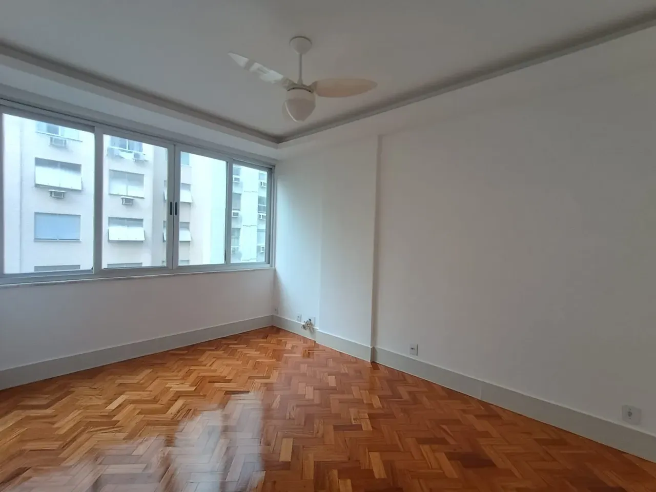 Apartment on the 6th floor with wood or laminate floors — photo 5