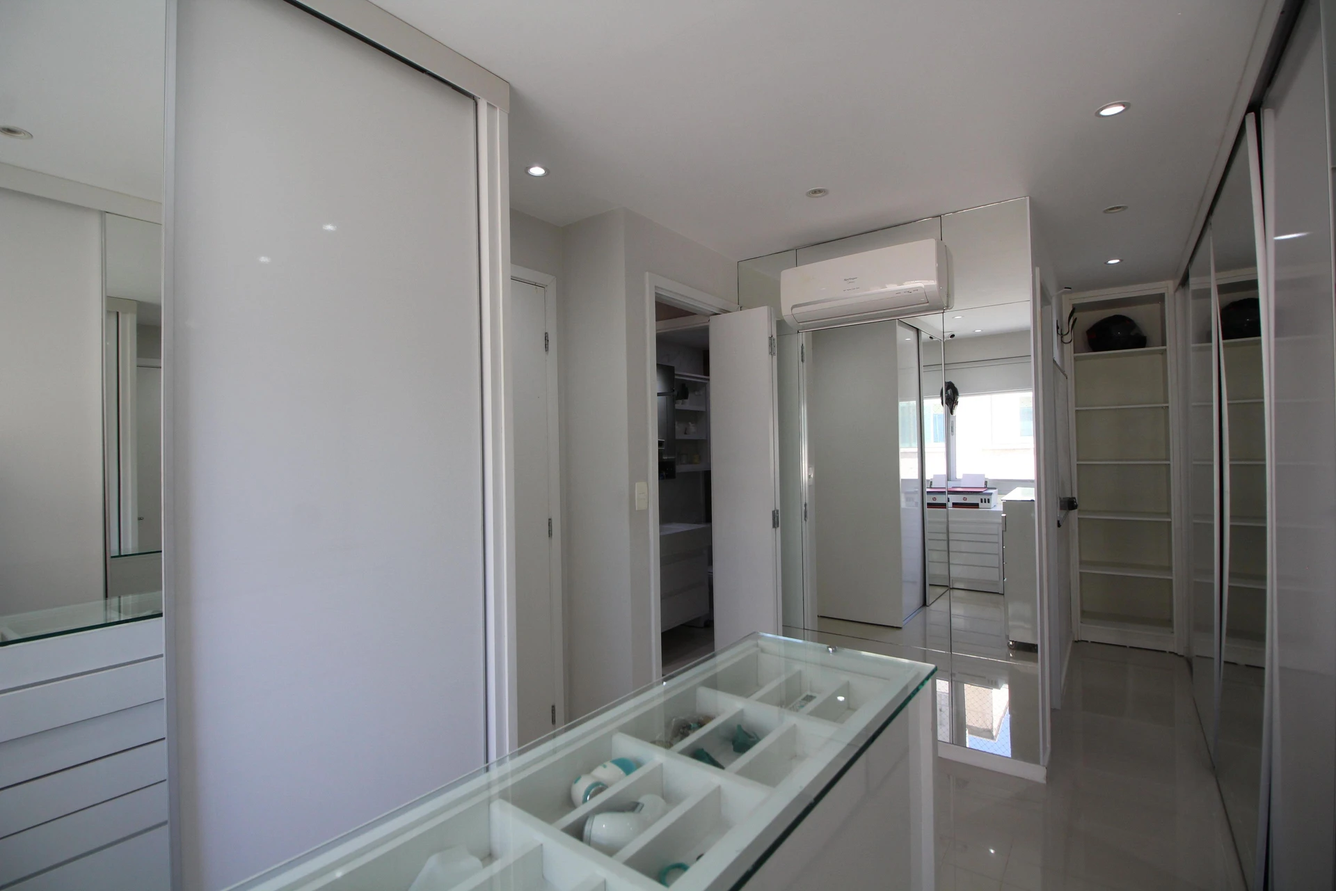Rental apartment with 4 bedrooms and 4 bathrooms — photo 29