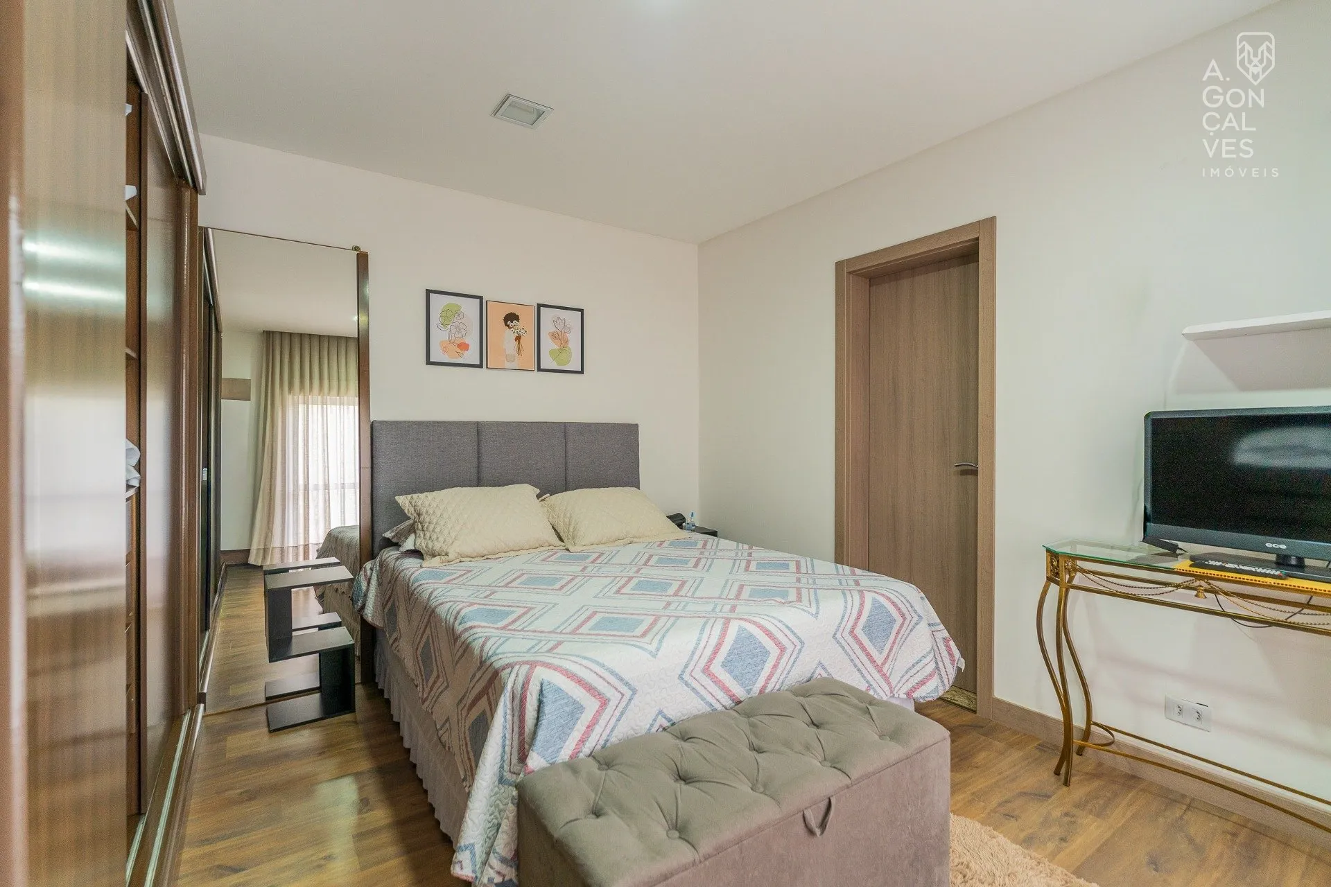 House with 3 suites and 2 parking spaces — photo 28
