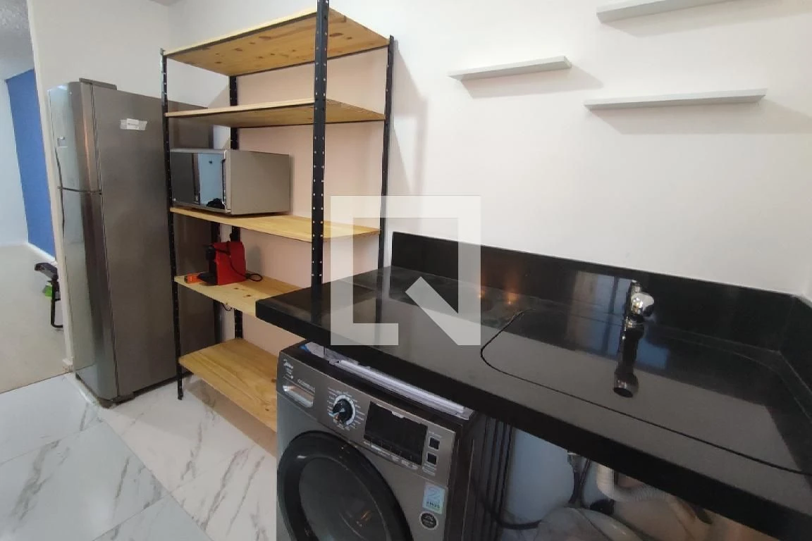 2-bedroom apartment in a building with a gym — photo 5