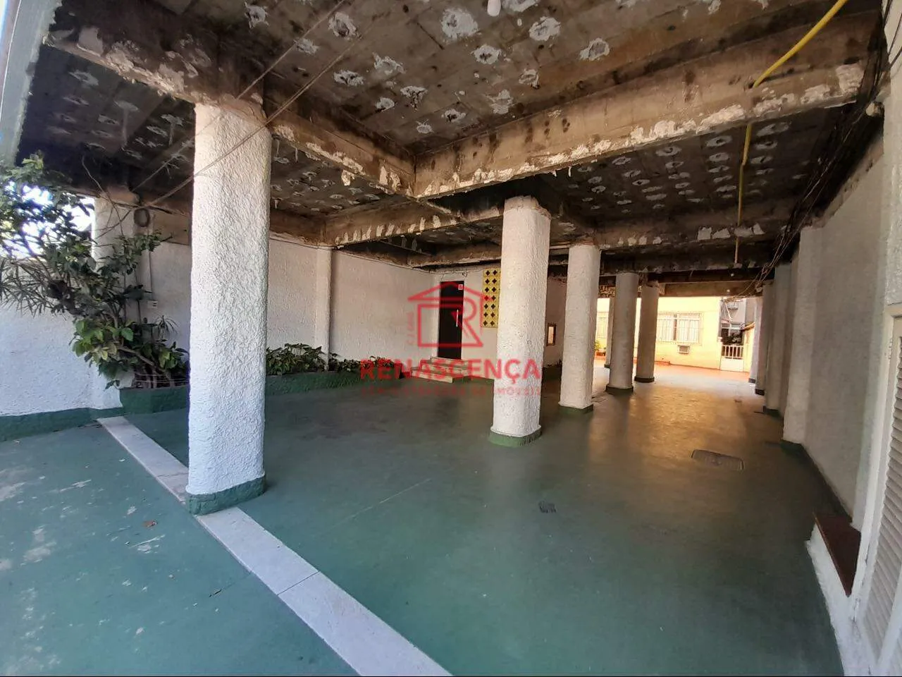 Unfurnished apartment with 2 bedrooms and 1 parking space — photo 18