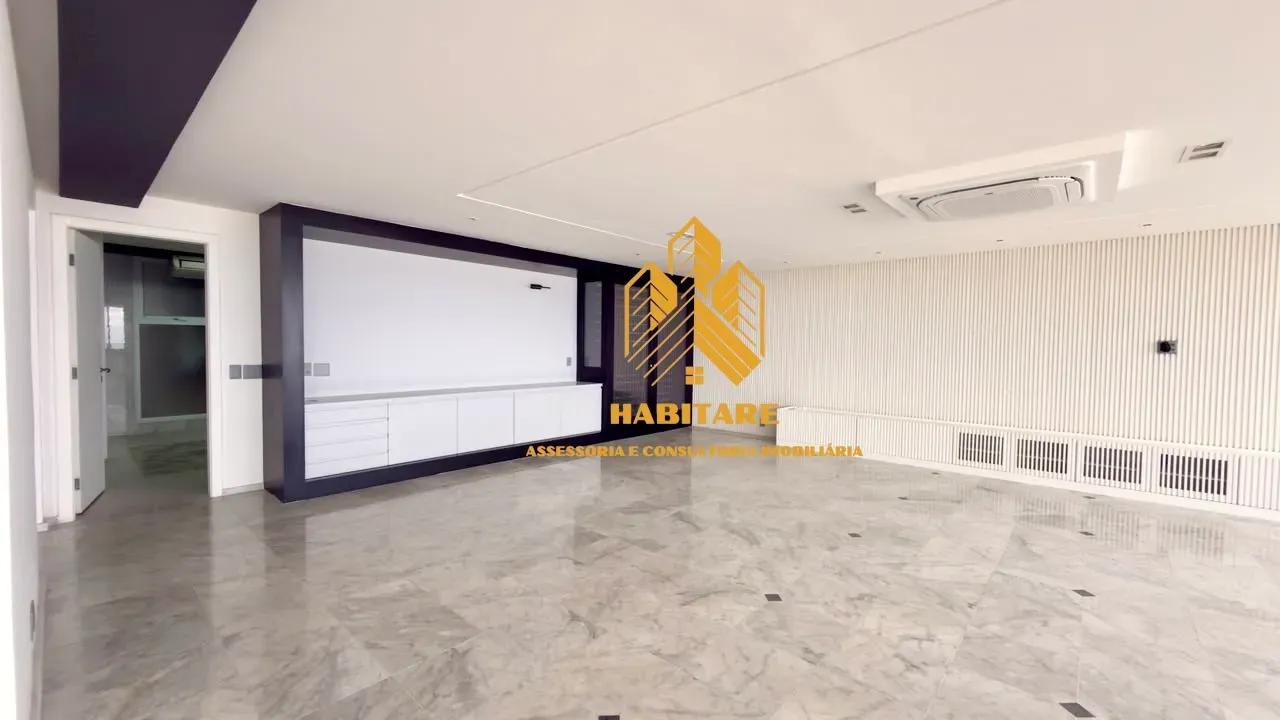 465 m² apartment with a water view and a bathtub — photo 23