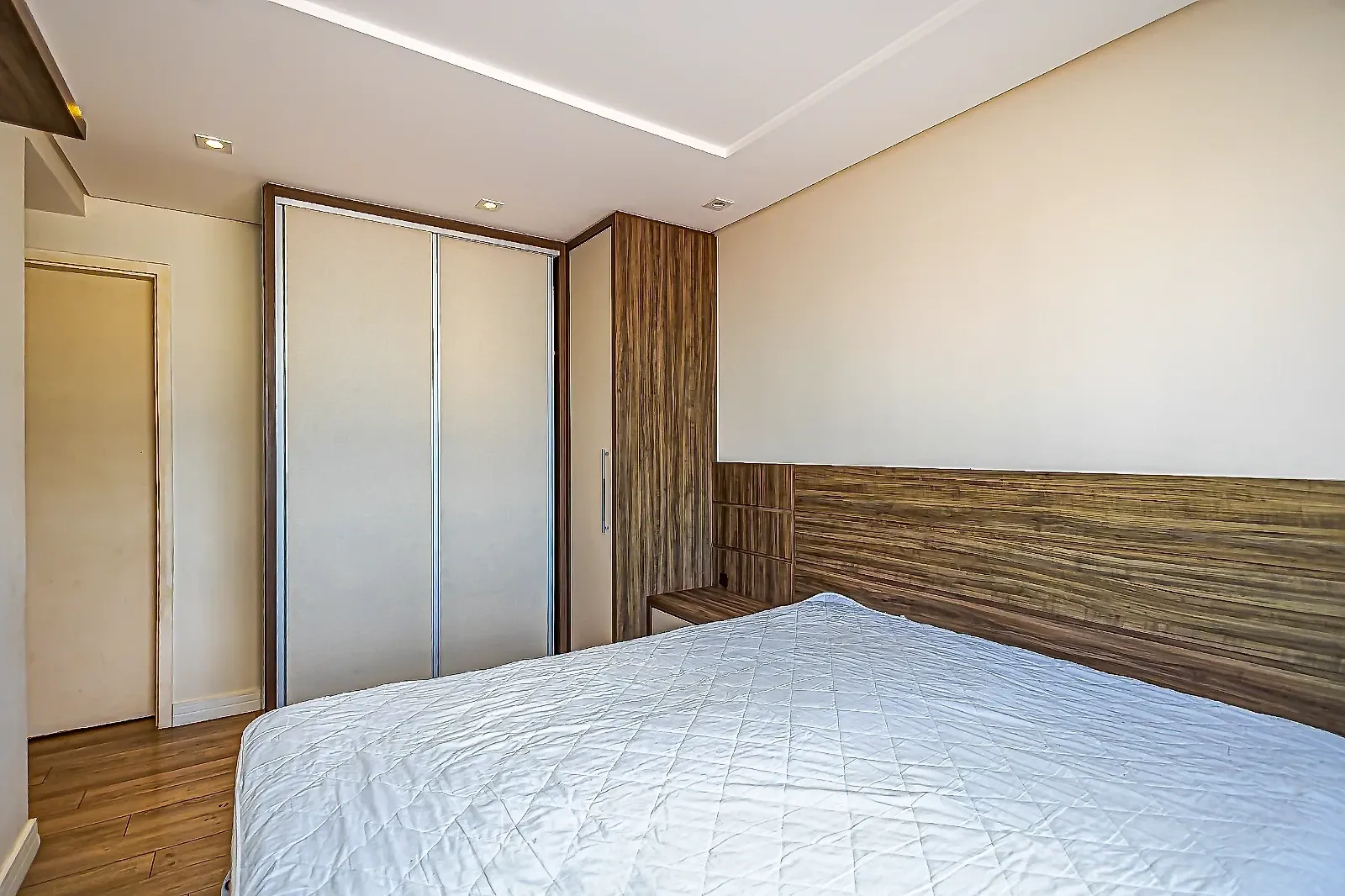 2-bedroom 63 m² apartment with a glass balcony — photo 15