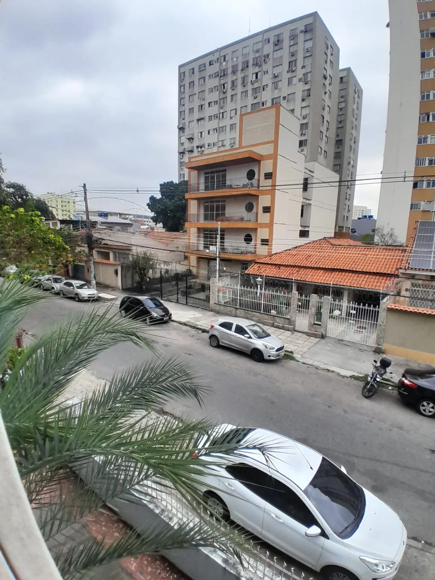 Apartamento de 3 quartos com armários planejados na cozinha — photo 24