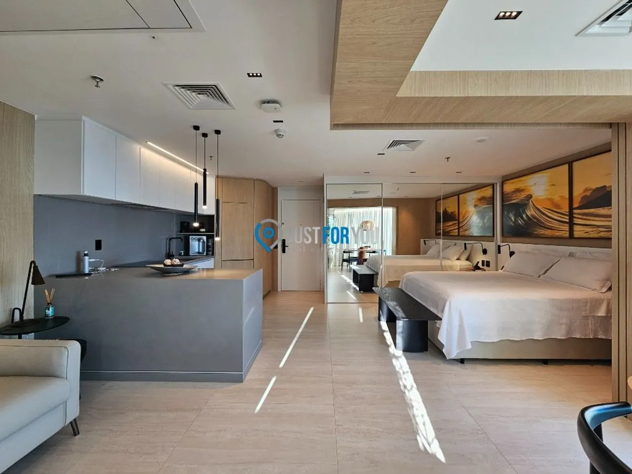 Furnished 1-bedroom apartment with an open-plan kitchen — photo 6