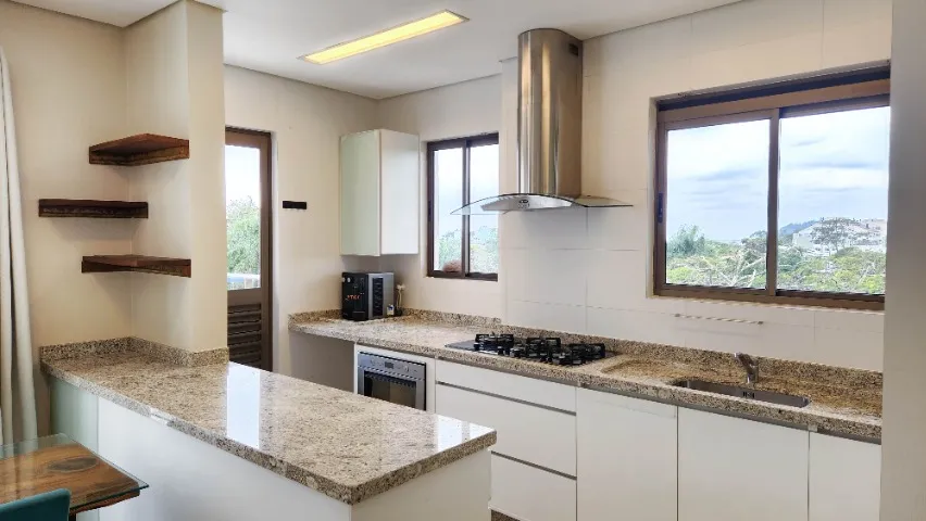 Apartamento com 2 quartos e terraço, bem localizado
