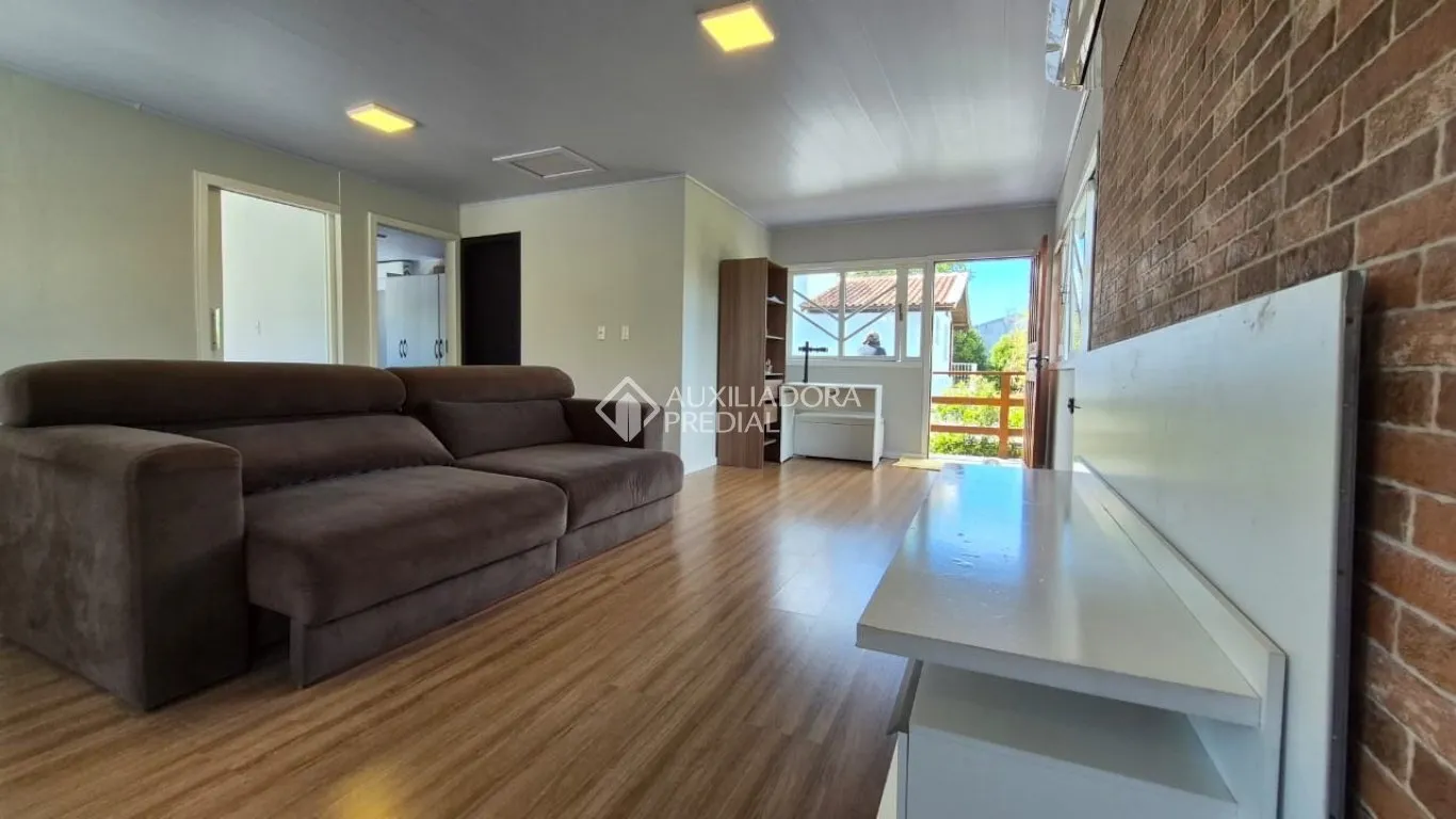 Furnished house, 100 m², with wood or laminate floors — photo 18