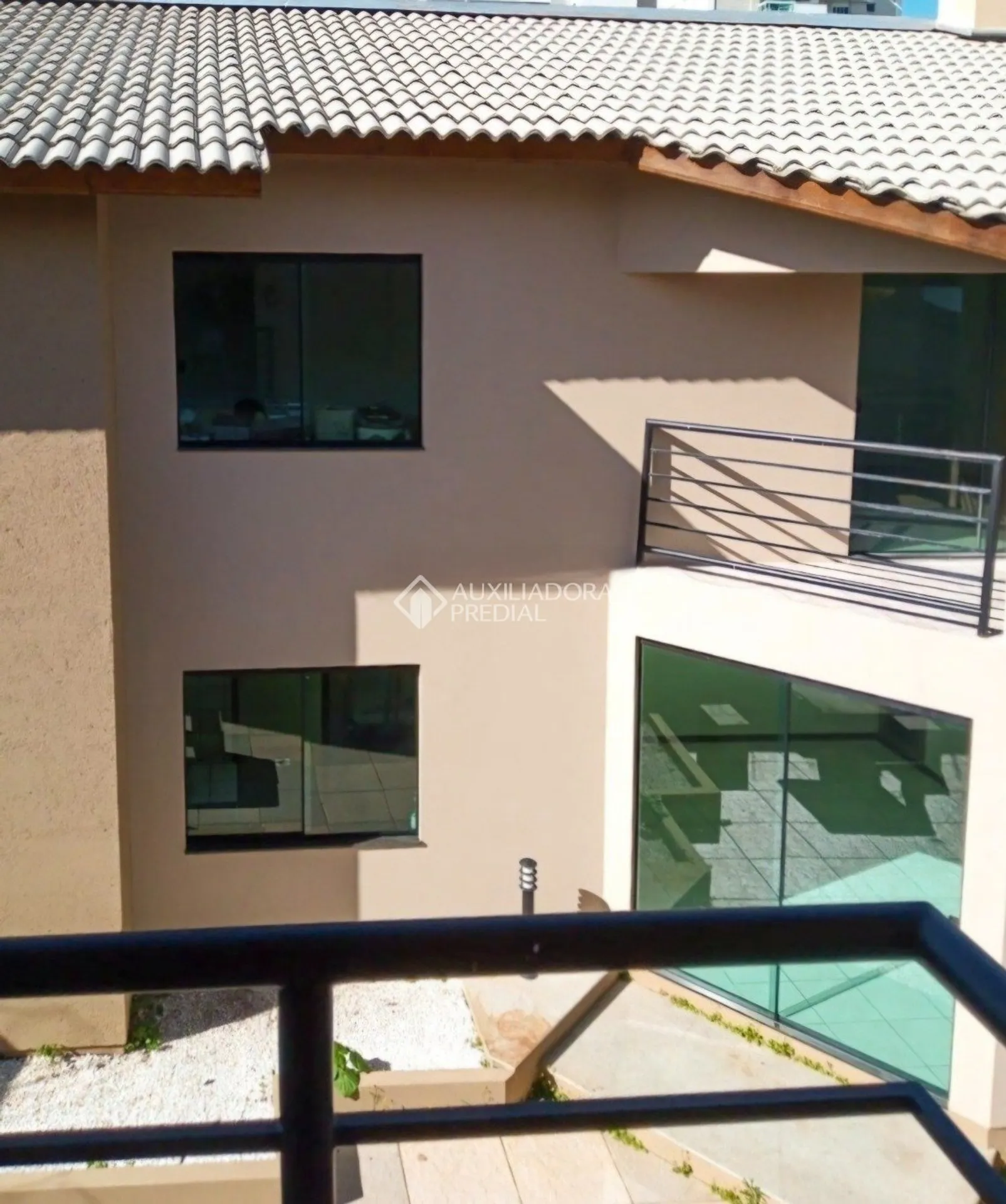 House with 3 bedrooms and 2 baths, on floor 2 — photo 36
