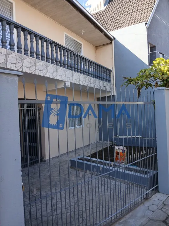 4-bedroom townhouse with separate, closed kitchen