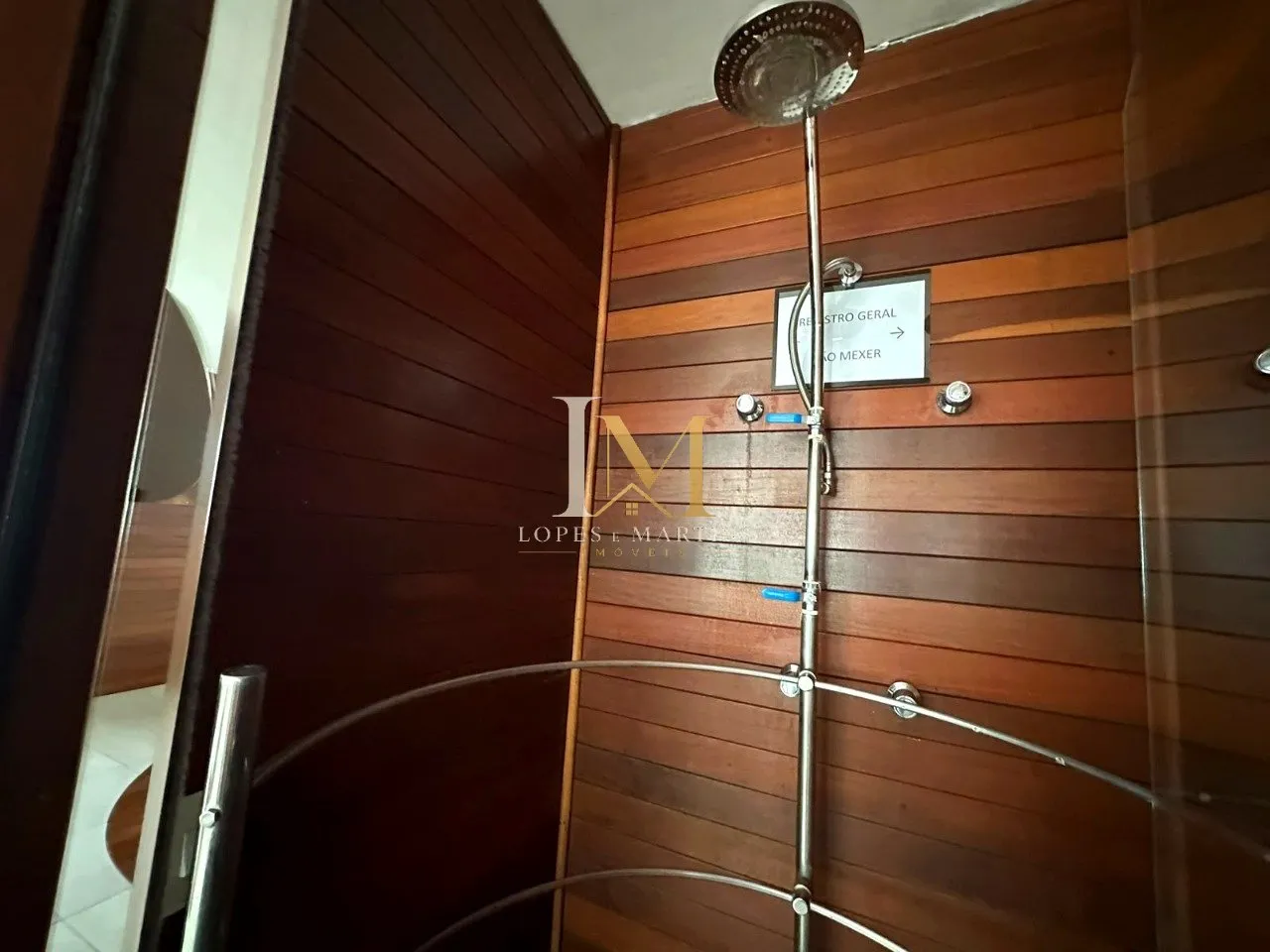 One-bedroom apartment in a building with a gym — photo 45