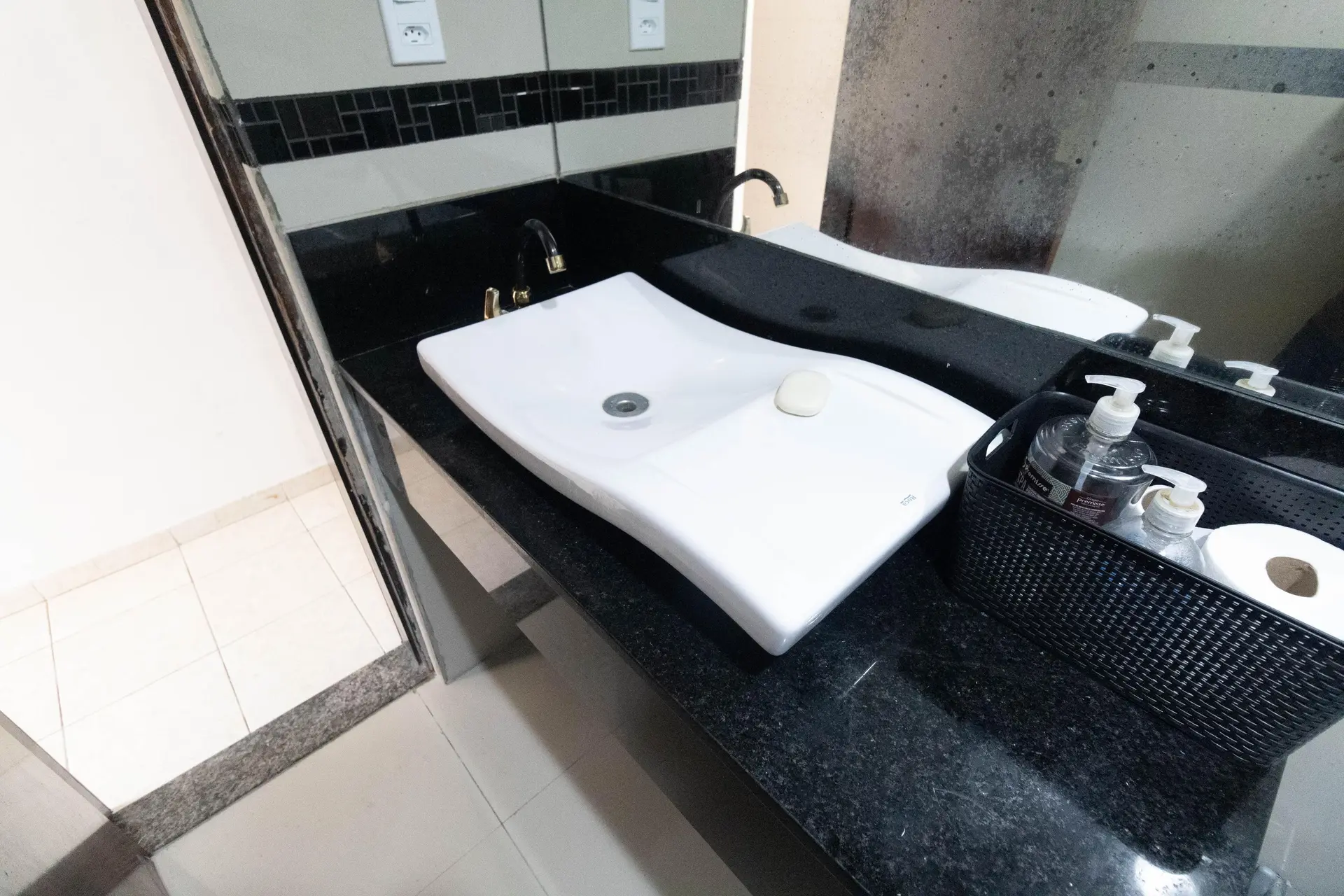 House with 3 bedrooms and a separate kitchen with gas stove — photo 44
