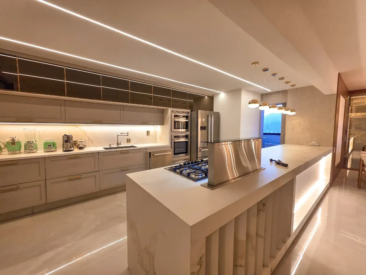 Bathtub in a 3-bedroom apartment, 240 m² — photo 15