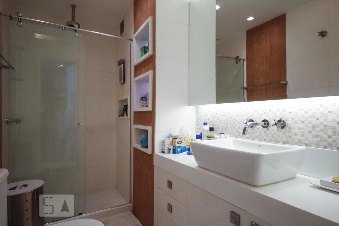 Furnished 1-bedroom apartment with open-plan kitchen — photo 28