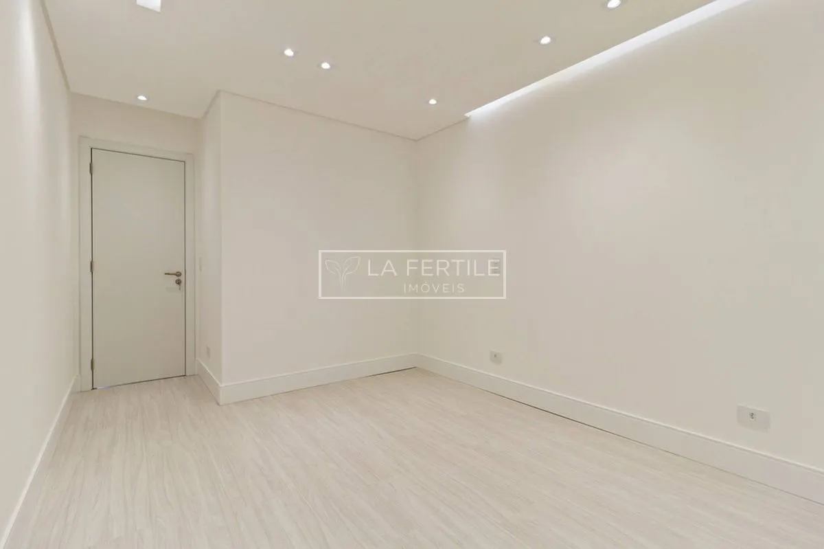 Apartamento de 3 dormitorios con 3 baños y 158,14 m² — photo 34