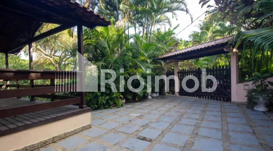 Casa de 4 dormitorios con 4 baños y parrilla embutida — photo 12