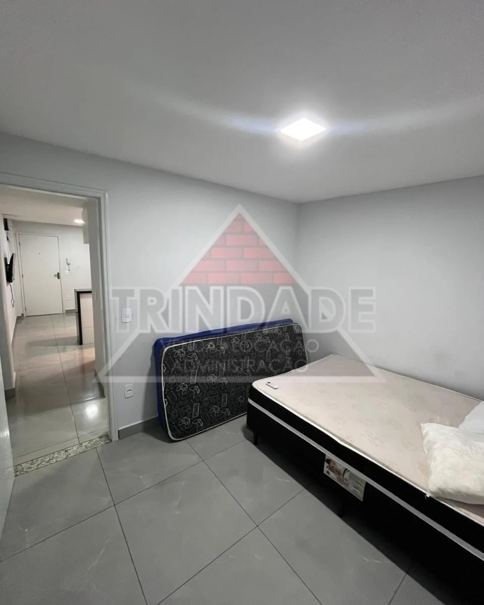 One-bedroom apartment with a washing machine — photo 3