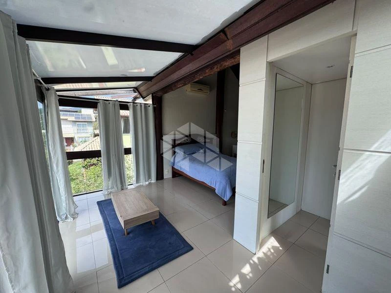 Walk-in closet in a 3-bedroom house, 224 m² — photo 8