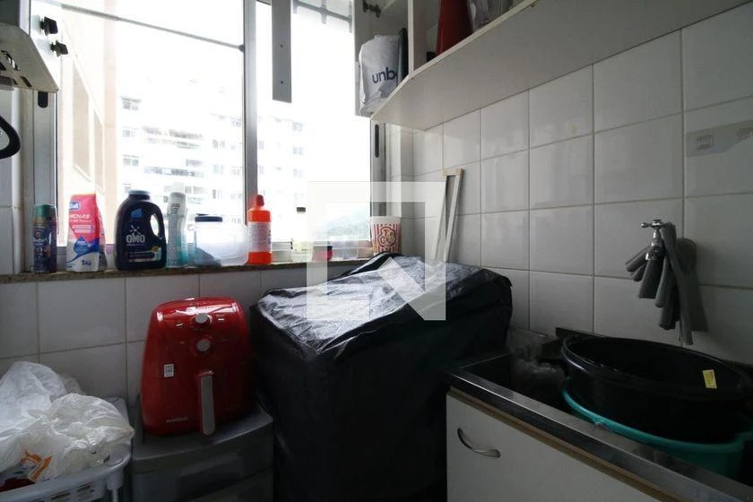 3-bedroom rental apartment with an enclosed balcony — photo 25